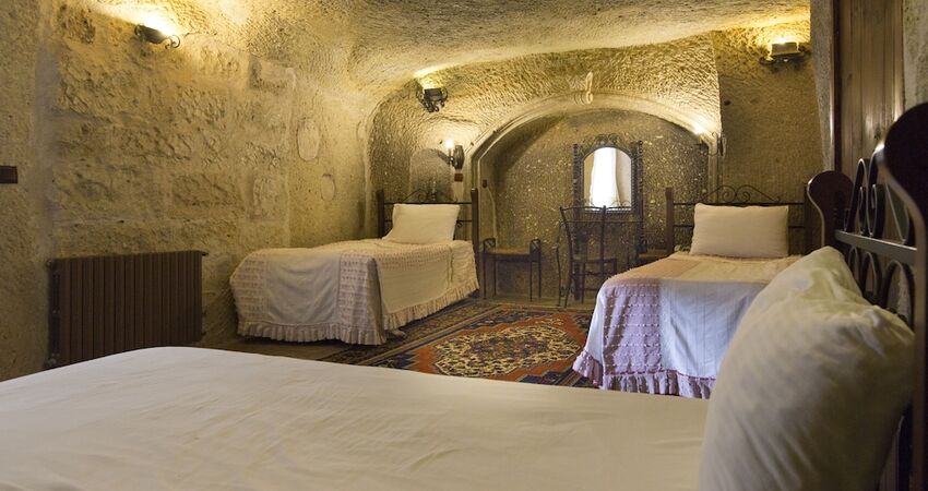 Divan Cave House