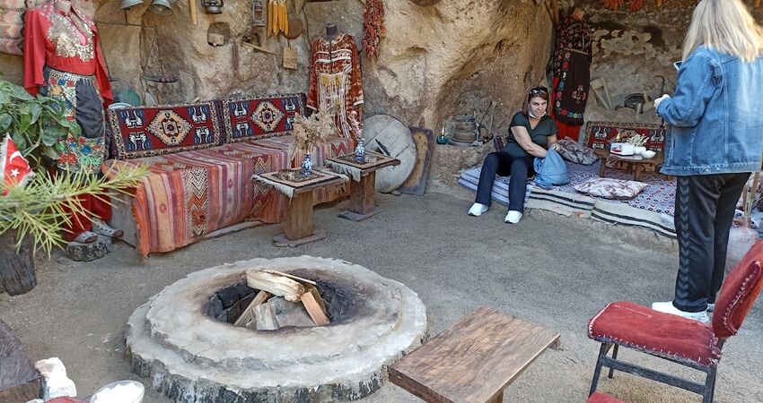 YHT ile  GÜL MEVSİMİNDE TOROSLARDA ORMANA DÜĞMELİ EVLER TURU& GÖLLER  YÖRESİ