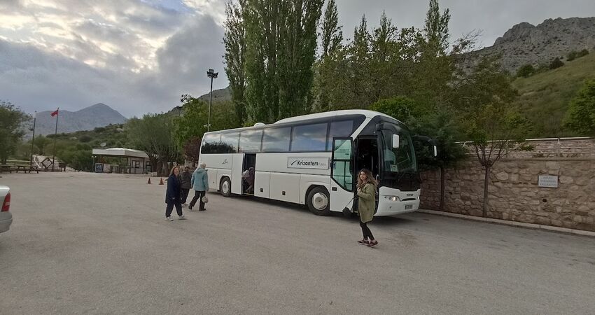 YHT ile  GÜL MEVSİMİNDE TOROSLARDA ORMANA DÜĞMELİ EVLER TURU& GÖLLER  YÖRESİ